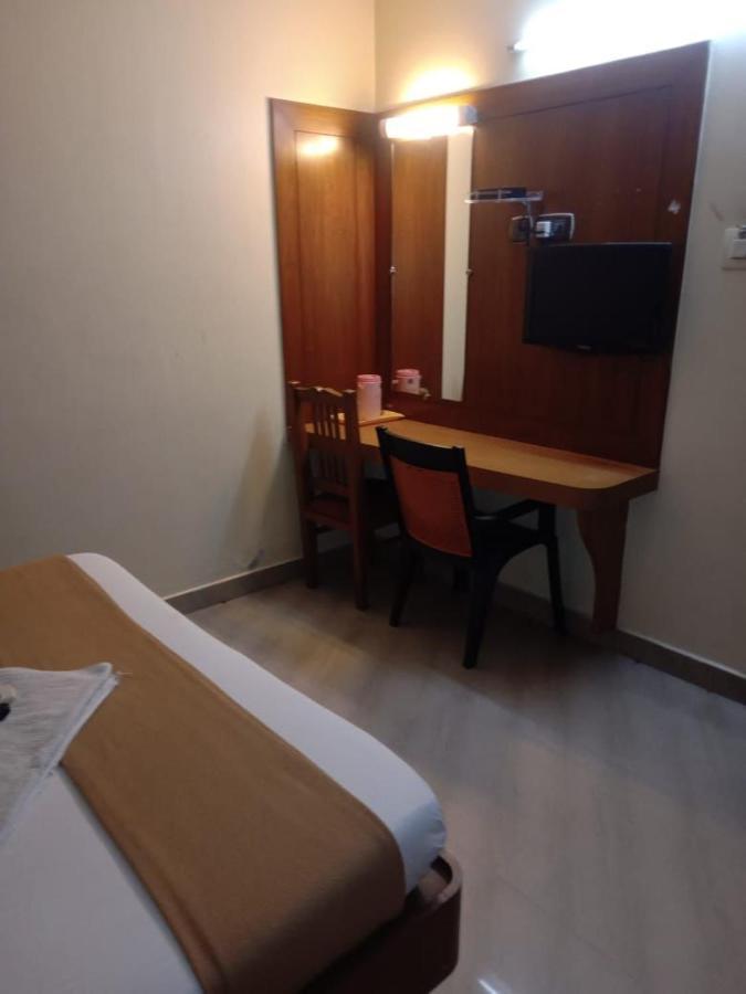 فندق شينايفي  Central Residency المظهر الخارجي الصورة