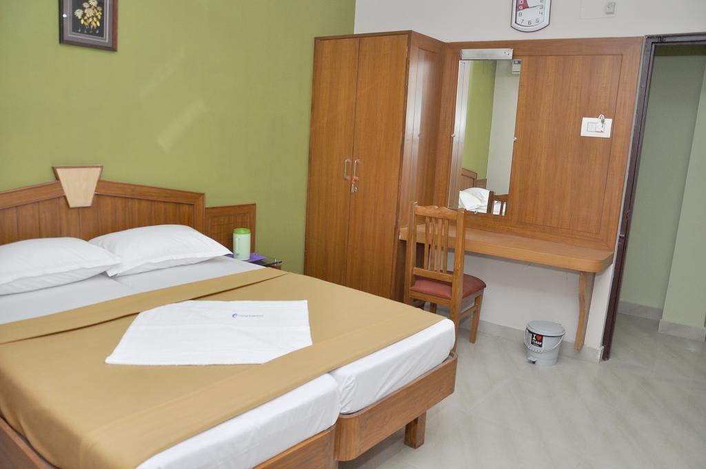 فندق شينايفي  Central Residency المظهر الخارجي الصورة