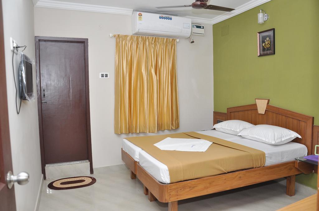 فندق شينايفي  Central Residency المظهر الخارجي الصورة